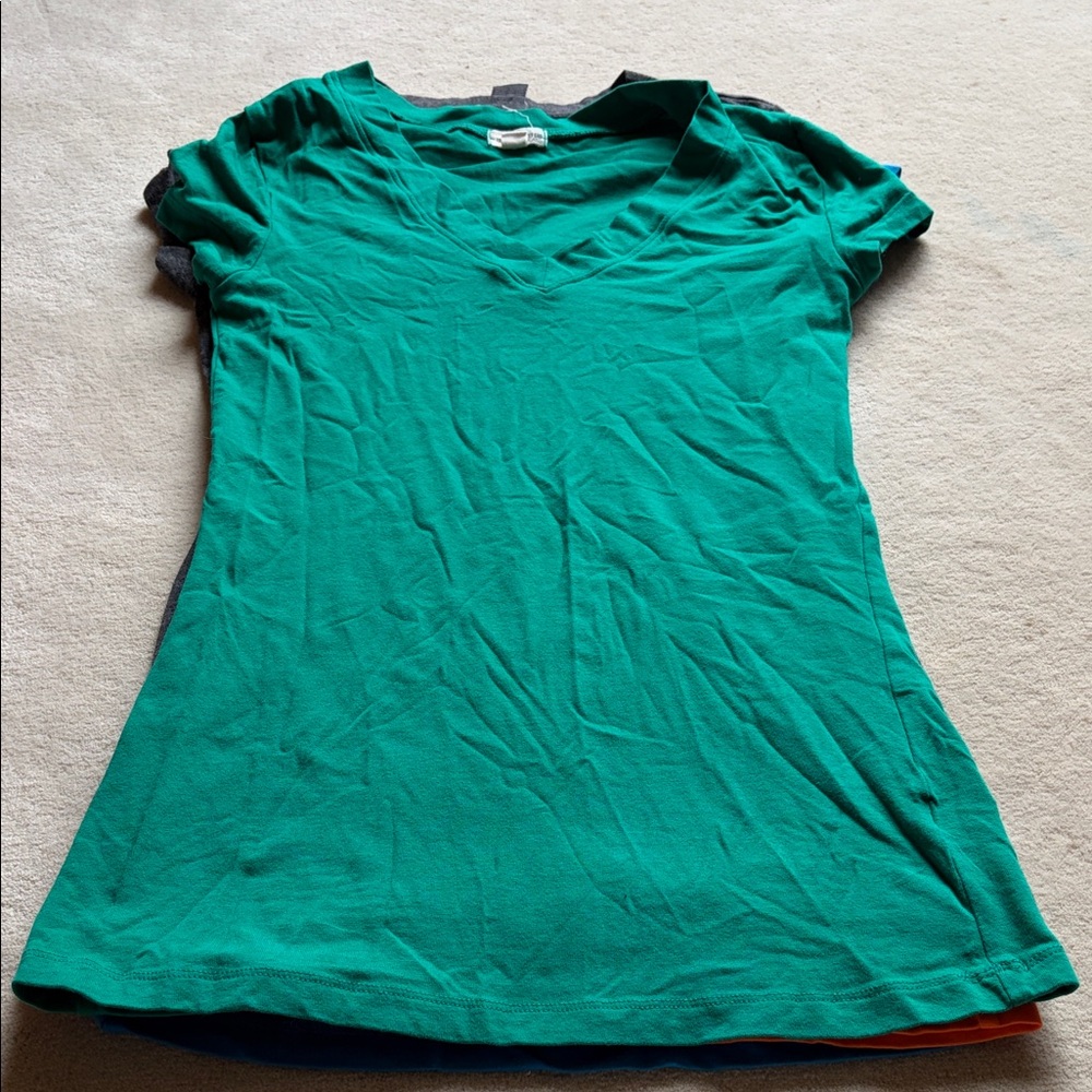 Emerald green V neck Top, soft longer length new, new no tags